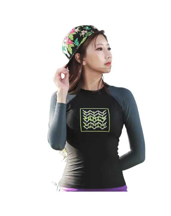 HW 211141A Women's Rashguard